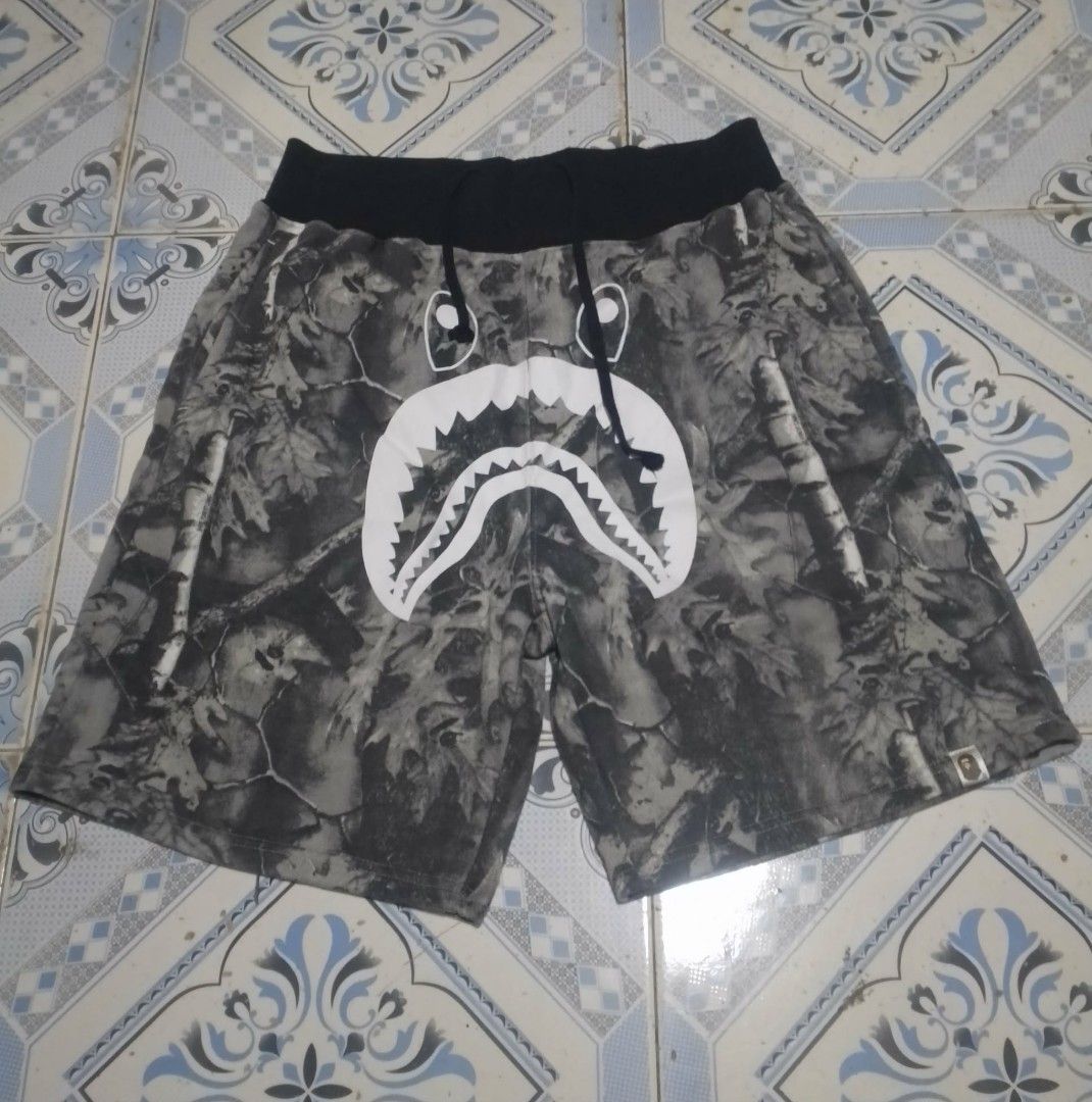 BAPE FOREST CAMO (Category: Shorts) located in Butuan. Submitted by waste_thrifted (Listing ID 1464721809, Image 1). Description: Brand New condition 32-34 width 21 LENGHT color rate 10/10 condition 10/10.