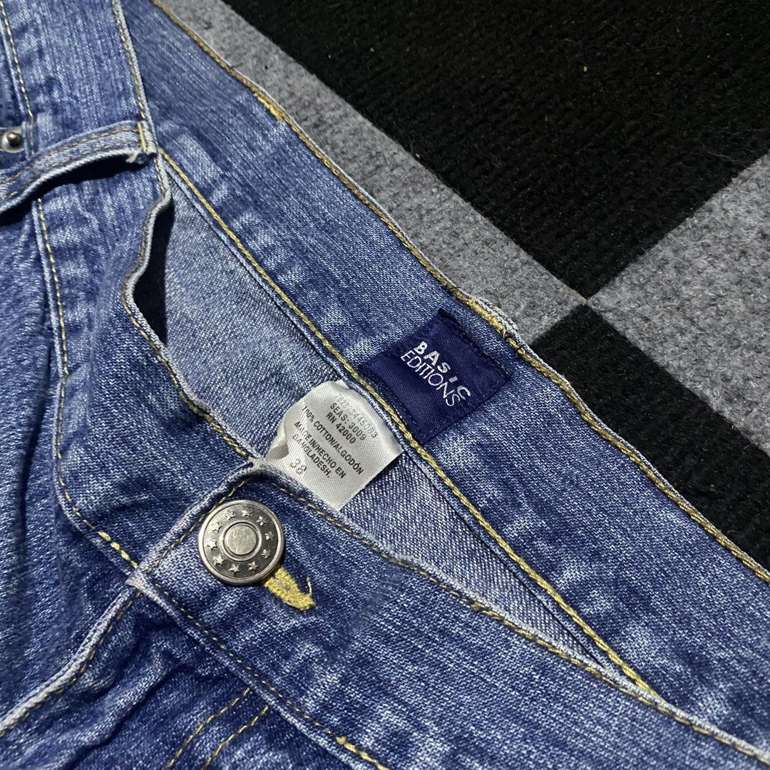 Basic Editions Denim Cargo Shorts Blue Size 38 (Category: Shorts) located in Manila. Submitted by gregmarc5503863 (Listing ID 1464752484, Image 3). Description: - Brand: Basic Editions - Size: 38 - Material: 100% cotton - Color: Blue denim - Style: Classic utility cargo shorts with multiple side and back pockets - Closure: Button closure with zip fly - Features: Sturdy belt loops, solid everyday wear Basic Edition W: 38 L: 22 Lo: 13.