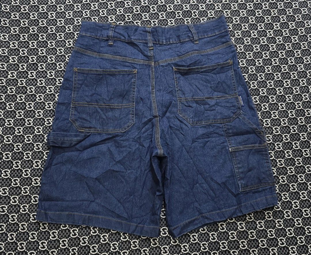 Bass cReek (Category: Shorts) located in Hinigaran. Submitted by thrift_street_6106 (Listing ID 1464653459, Image 2). Description: (Bass Creek) Soft Denim carpenter Short Size'34'36 Length '21'5. Exclent cond cond. Non issue. Need wash bfore Used. Dm/pm.
