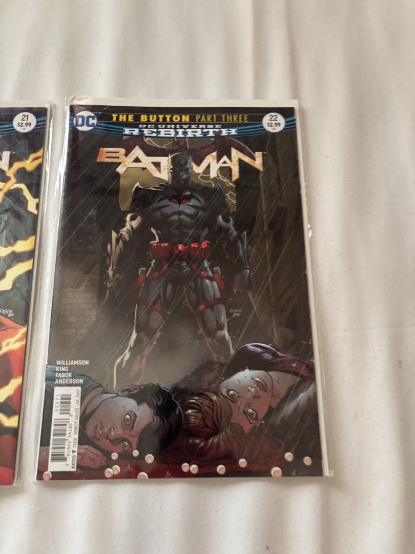 Batman 2016 The Button Arc #21-#22 (Category: Comics & Manga) located in Calamba. Submitted by batmayne (Listing ID 1464630708, Image 3). Description: Batman and The Flash teaming up to investigate the mysterious blood-stained smiley face button belonging to the Comedian from Watchmen..