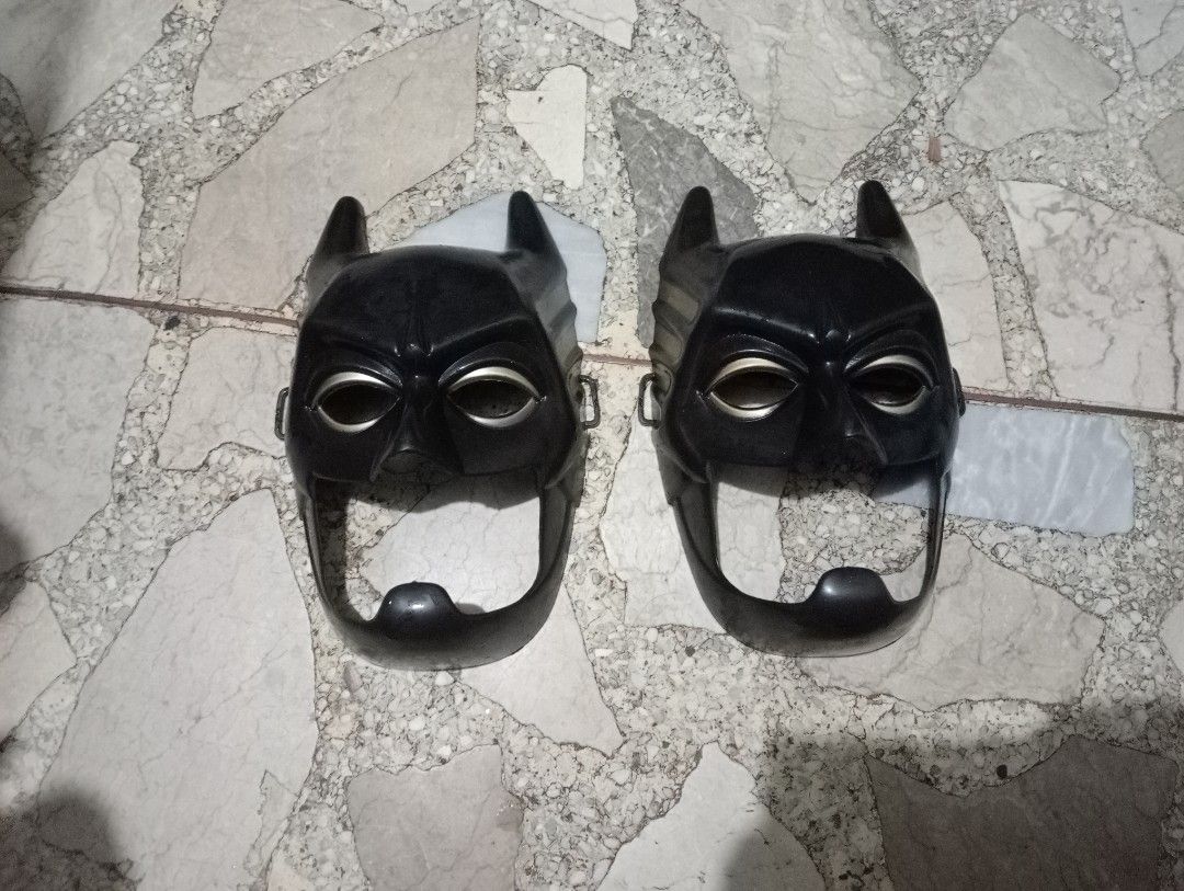 Batman Mask (Category: Western Merchandise) located in Manila. Submitted by daniel7584 (Listing ID 1464661685, Image 1). Description: Batman hard-shell mask, 24cm, decorative pieces, 1995 series..