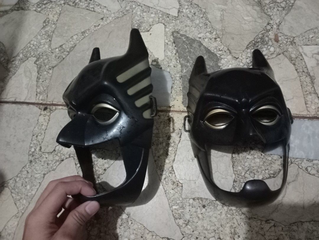 Batman Mask (Category: Western Merchandise) located in Manila. Submitted by daniel7584 (Listing ID 1464661685, Image 2). Description: Batman hard-shell mask, 24cm, decorative pieces, 1995 series..