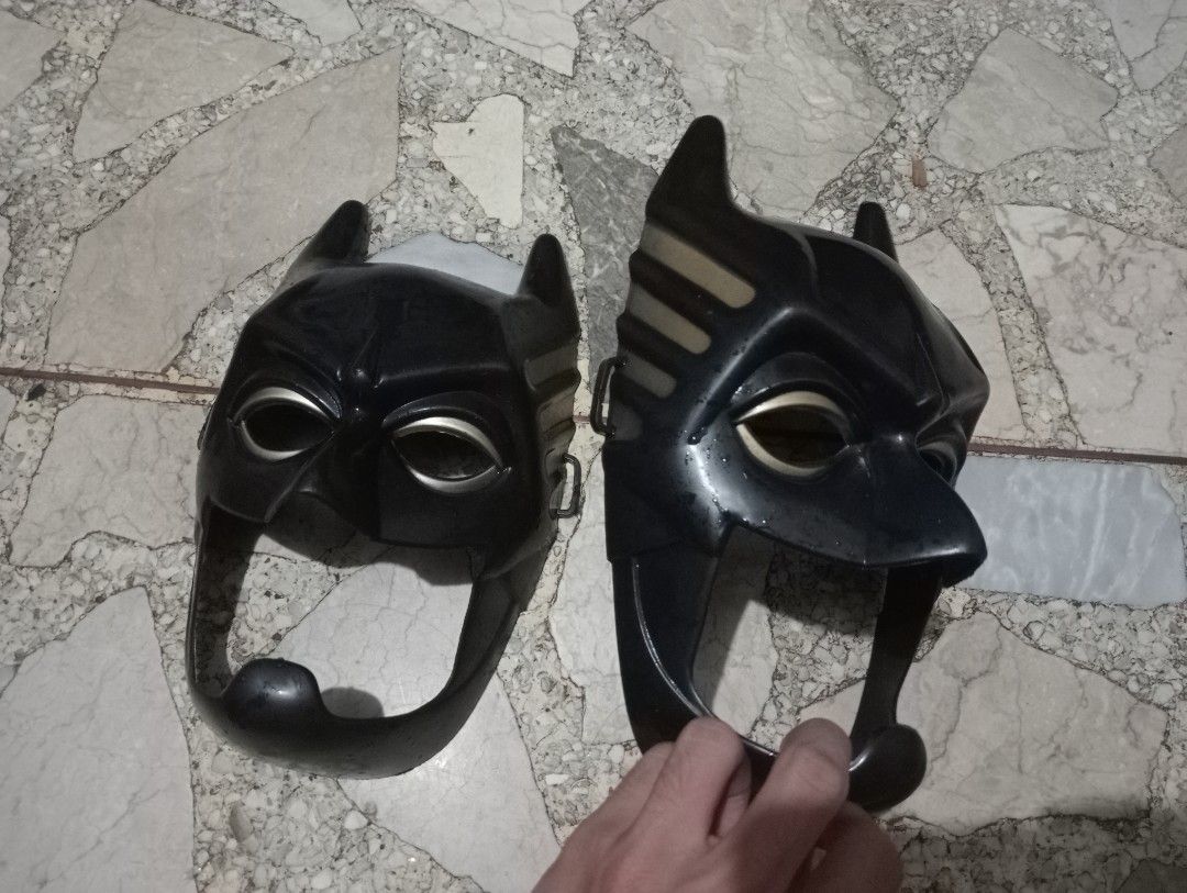 Batman Mask (Category: Western Merchandise) located in Manila. Submitted by daniel7584 (Listing ID 1464661685, Image 3). Description: Batman hard-shell mask, 24cm, decorative pieces, 1995 series..