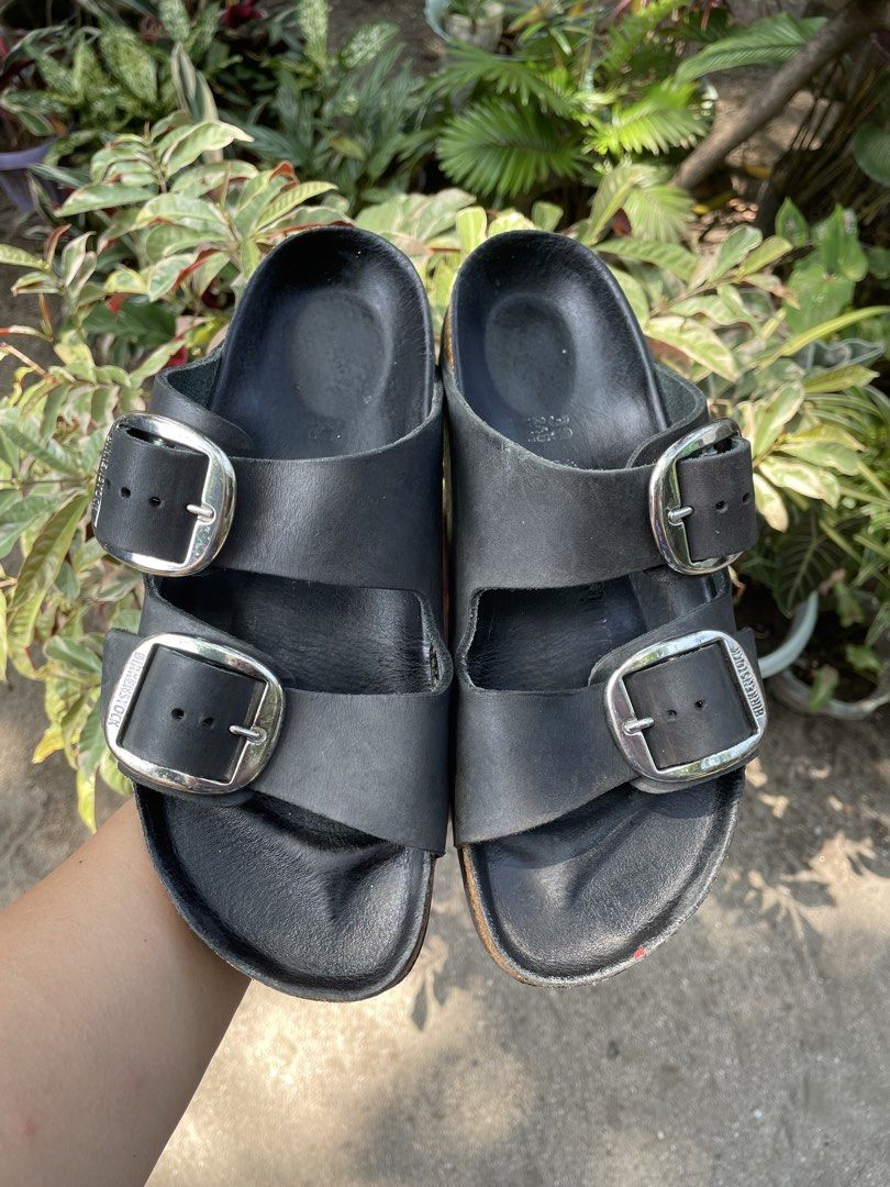 BB ARIZONA OILED LEATHER 38NF (Category: Flats & Sandals) located in Botolan. Submitted by samutsaringbirks (Listing ID 1464586657, Image 1). Description: Minimal gasgas sa sole still makapal.