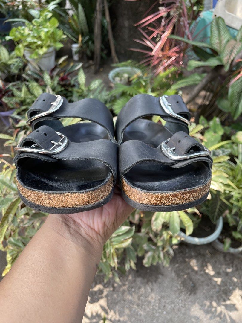 BB ARIZONA OILED LEATHER 38NF (Category: Flats & Sandals) located in Botolan. Submitted by samutsaringbirks (Listing ID 1464586657, Image 2). Description: Minimal gasgas sa sole still makapal.