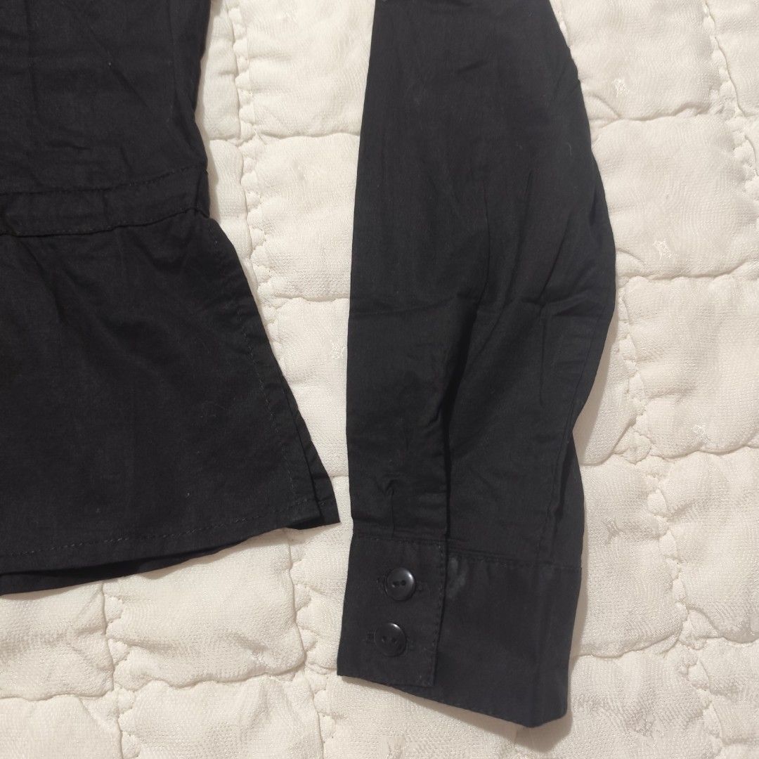 BCBGMaxAzria Black Long Sleeve Button Down Blouse (Category: Longsleeves) located in Bacolod City. Submitted by dearicawho.56 (Listing ID 1464710214, Image 3). Description: - Brand: BCBGMaxAzria - Color: Classic Black - Design: Mandarin collar - Fit: Adjustable drawstring waist for a flattering silhouette - Versatility: Perfect for workwear or casual 🧾Mode of payment: 💙Gcash 💚GoTyme 🖤Maya 📍 Bacolod City. Negros Occidental .