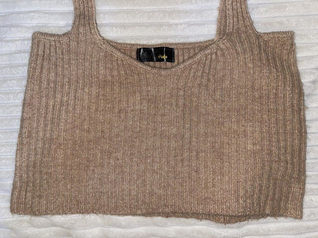 Beige Knit Ribbed Crop Top (Category: Others Tops) located in Manila. Submitted by rare.yurichi (Listing ID 1464737906, Image 3). Description: Soft ribbed knit fabric in a versatile beige shade. Features wide shoulder straps and a flattering square-style neck. Great for layering or wearing on its own..