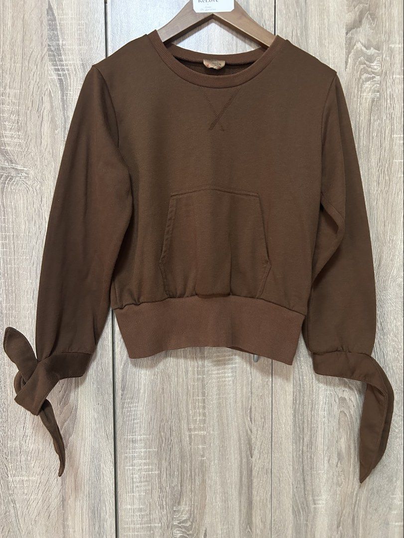 Bench Pullover Jacket (Category: Coats, Jackets and Outerwear) located in Bulacan. Submitted by relove.re (Listing ID 1464598893, Image 1). Description: - Choco brown color - Longsleeves , Jacket and Pullover style -With pocket - Sleeves with Tie Knot in the wrist - Size S to M.