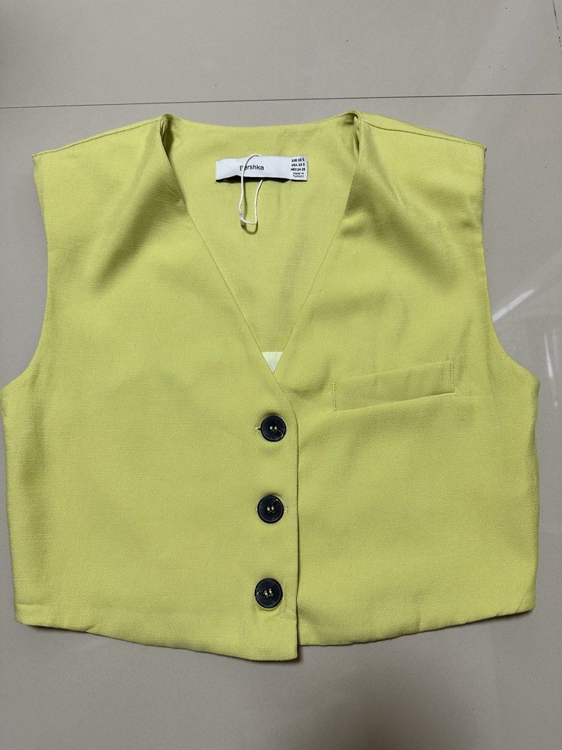 Bershka lime green vest top (Category: Sleeveless) located in Davao. Submitted by theresetshelf (Listing ID 1464644305, Image 1). Description: lime green cropped tailored vest V-neckline front botton bust size 36 Length 17 xs-small on tag.
