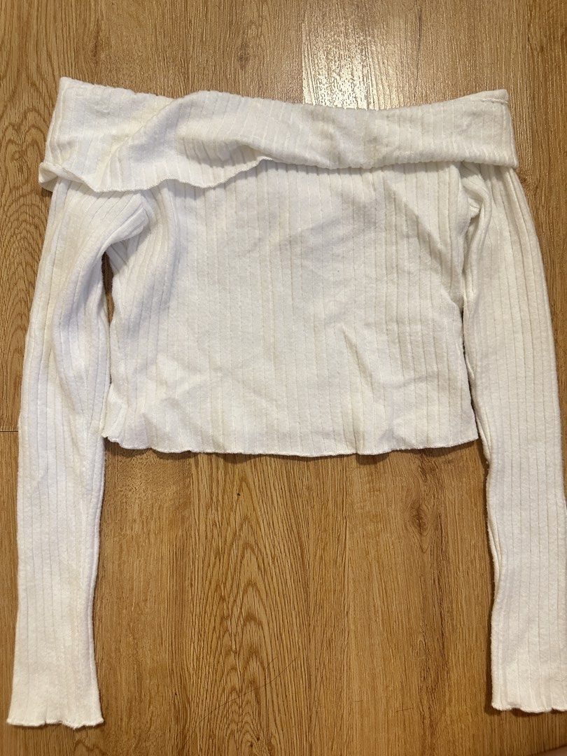 [BERSHKA] off shoulder white long sleeves (Category: Coats, Jackets and Outerwear) located in Cainta. Submitted by m4tchyyy (Listing ID 1464648317, Image 1). Description: 🍀 mode of payment: gcash or bdo 🍀 mode of delivery: j&t express, ggx, or same day delivery within metro manila feel free to inquire! 🩷.