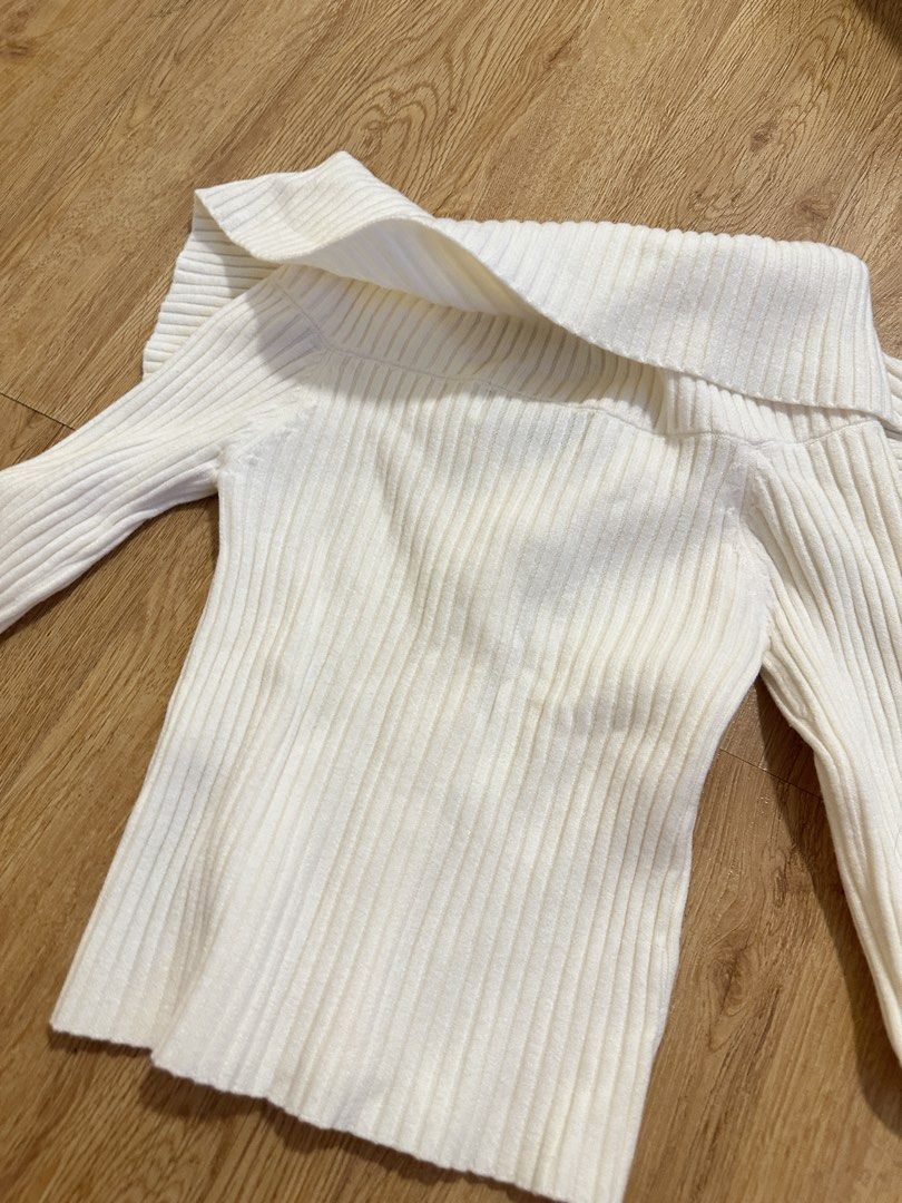 [BERSHKA] white collared longsleeves (Category: Longsleeves) located in Cainta. Submitted by m4tchyyy (Listing ID 1464653290, Image 2). Description: 🍀 mode of payment: gcash or bdo 🍀 mode of delivery: j&t express, ggx, or same day delivery within metro manila feel free to inquire! 🩷.