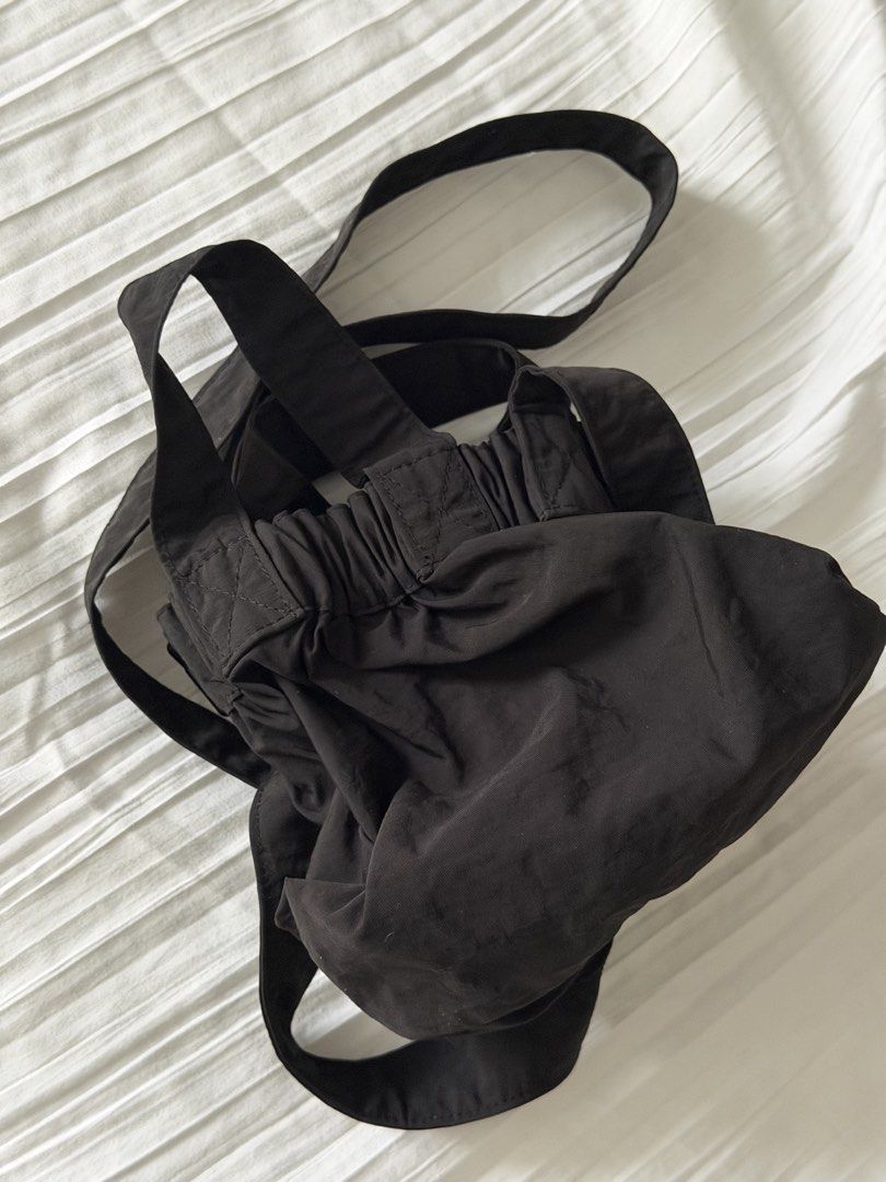 Beyond The Vines Mini Dumpling Bag (Category: Tote Bags) located in Makati City. Submitted by miarchives (Listing ID 1464637965, Image 3). Description: 🍒 beyond the vines mini dumpling bag, authentic, barely used 🛒 P1200, gcash/qrph only 🚛 grab / lalamove 💵 sf shouldered by buyer.