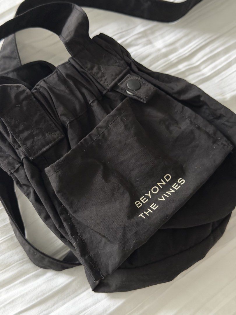 Beyond The Vines Mini Dumpling Bag (Category: Tote Bags) located in Makati City. Submitted by miarchives (Listing ID 1464637965, Image 1). Description: 🍒 beyond the vines mini dumpling bag, authentic, barely used 🛒 P1200, gcash/qrph only 🚛 grab / lalamove 💵 sf shouldered by buyer.