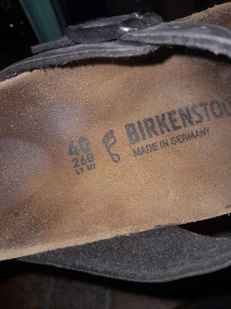 BIRKENSTOCK (Category: Slippers & Slides) located in Alburquerque. Submitted by zkethrifter (Listing ID 1464716143, Image 3). Description: VERYGOOD CONDITIION NO MAJOR FLAWS BESTFIT FOR SIZE 8.5US.