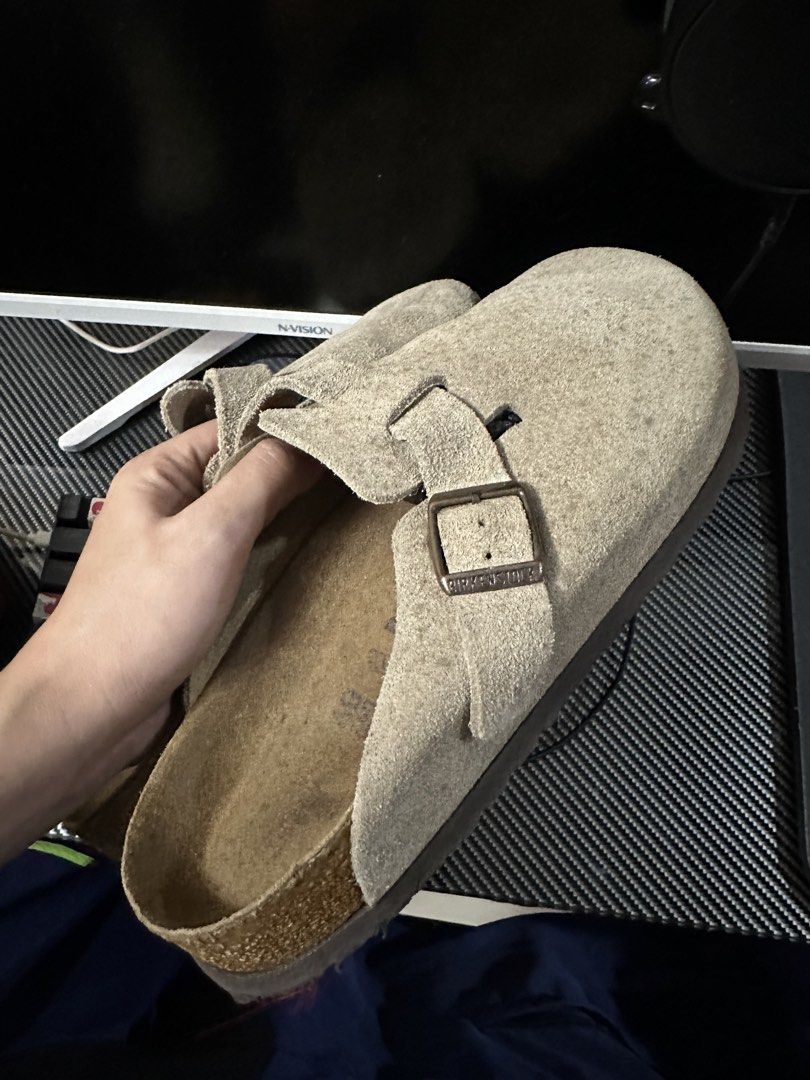 Birkenstock Boston (Category: Slippers & Slides) located in Butuan. Submitted by wear.next (Listing ID 1464693728, Image 1). Description: Size 40 Authentic No box .