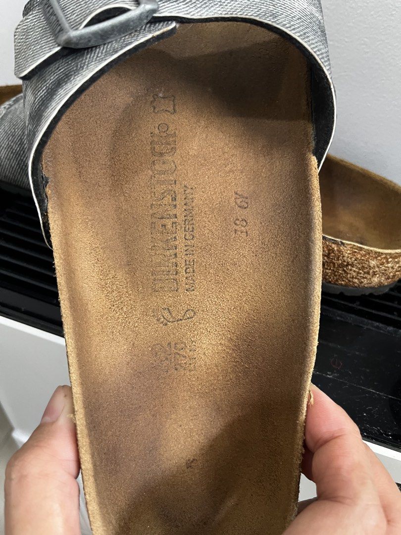 Birkenstock Madrid (Category: Slippers and slides) located in Reina Mercedes. Submitted by beyondthebagsph (Listing ID 1464615387, Image 3). Description: Birks Madrid Size 9US | 27cm Regular feet Original.