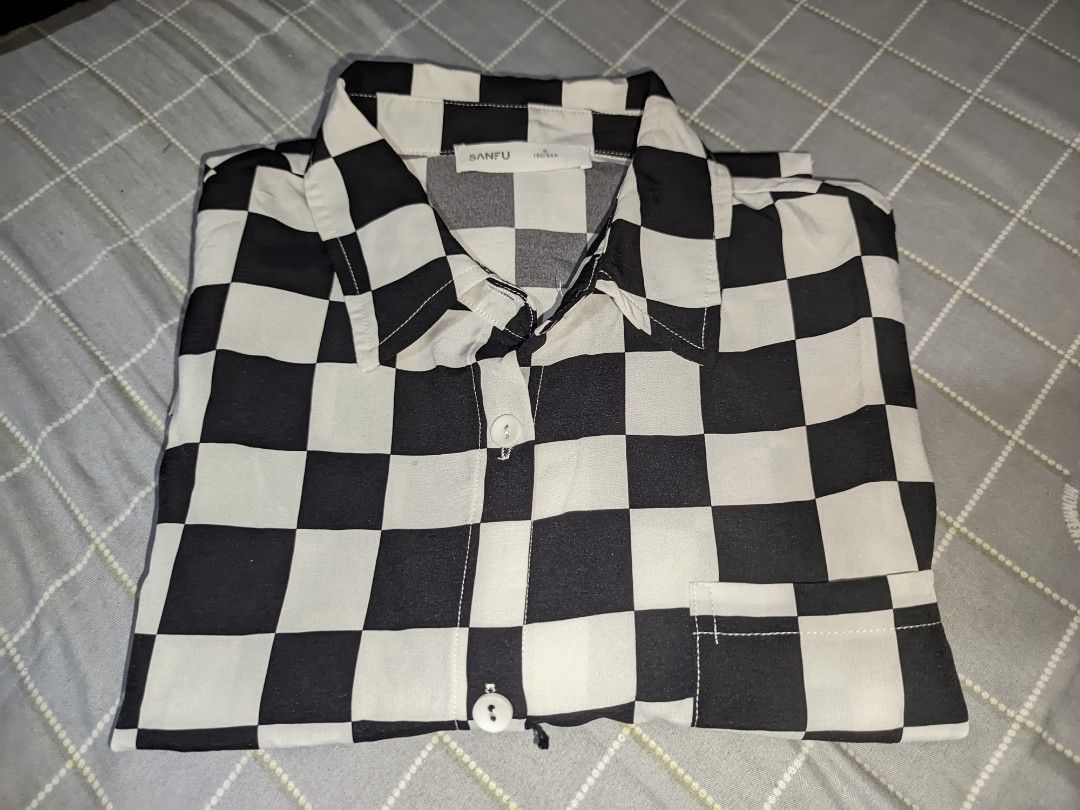 Black & White Checkered Polo Shirt (Category: Tshirts & Polo Shirts ) located in Catarman. Submitted by closet.connect (Listing ID 1464734965, Image 1). Description: The item is too big for the user, but still works just fine specially for oversized lovers.
