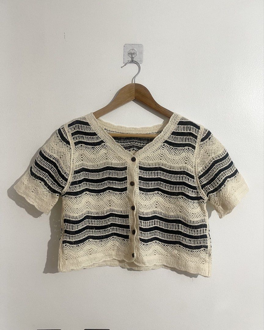 Black & white Knit Top (Category: Others Tops) located in Quezon City. Submitted by lizandbelcloset (Listing ID 1464252099, Image 1). Description: Recommended for size XS-S Width - 18.5 inches Length - 17.5 inches ₱159.