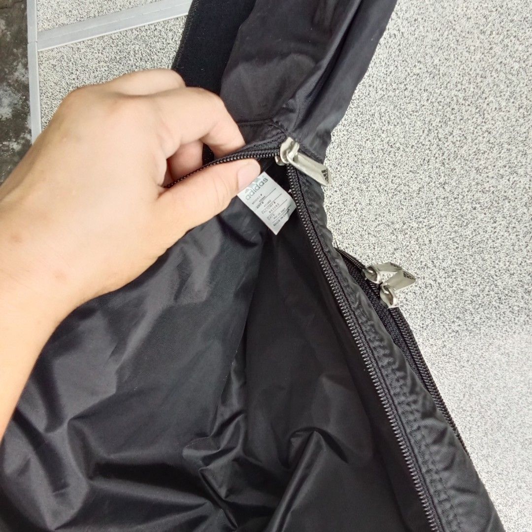 black Adidas Golf Club Case (Category: Golf) located in San Pedro. Submitted by trisheljas_japansurplus (Listing ID 1464574742, Image 3). Description: 📍For Sale📍 black Adidas Golf Club Case all zippers are working, Location 📍 Filinvest Homesite barangay bagong silang san pedro laguna 📍.