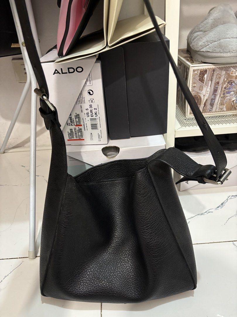 Black bag (Category: Shoulder Bags) located in Quezon City. Submitted by den.declutters (Listing ID 1464579222, Image 2). Description: .