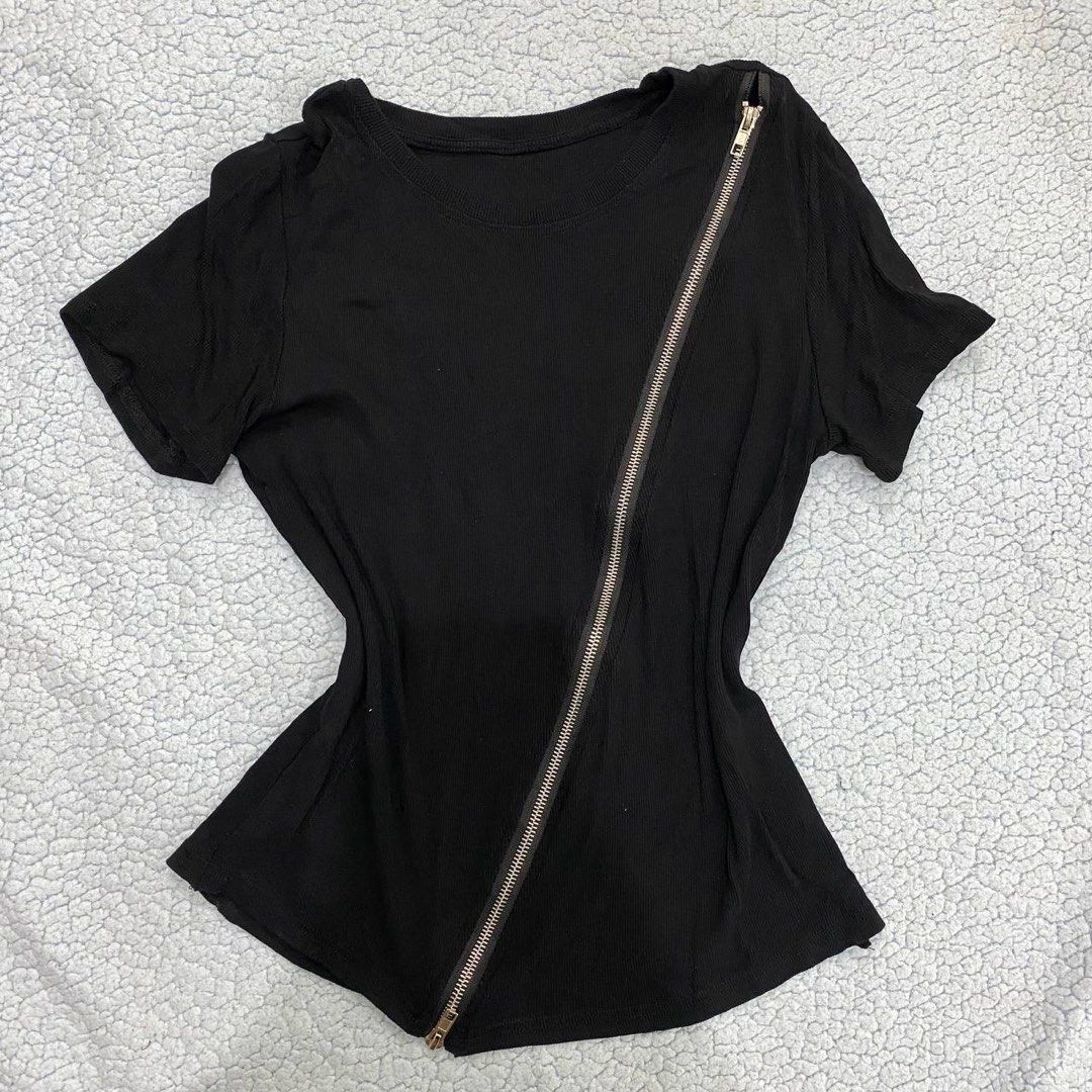 Black blouse (Category: Blouses) located in Manila. Submitted by leola_ (Listing ID 1464667290, Image 1). Description: .