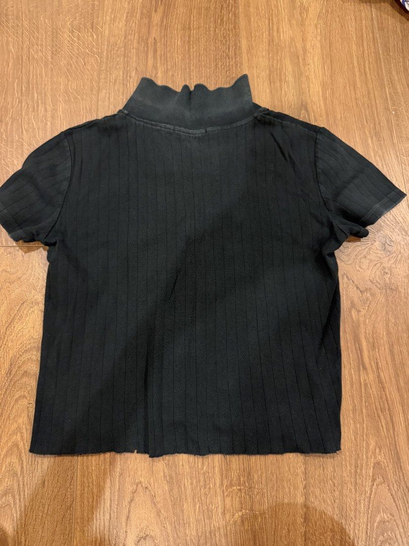 Black Brandy Button up (Category: Shirts) located in Paranaque City. Submitted by bbyooodaa (Listing ID 1464633045, Image 2). Description: One of my favs! Brandy Melville Slightly cropped .