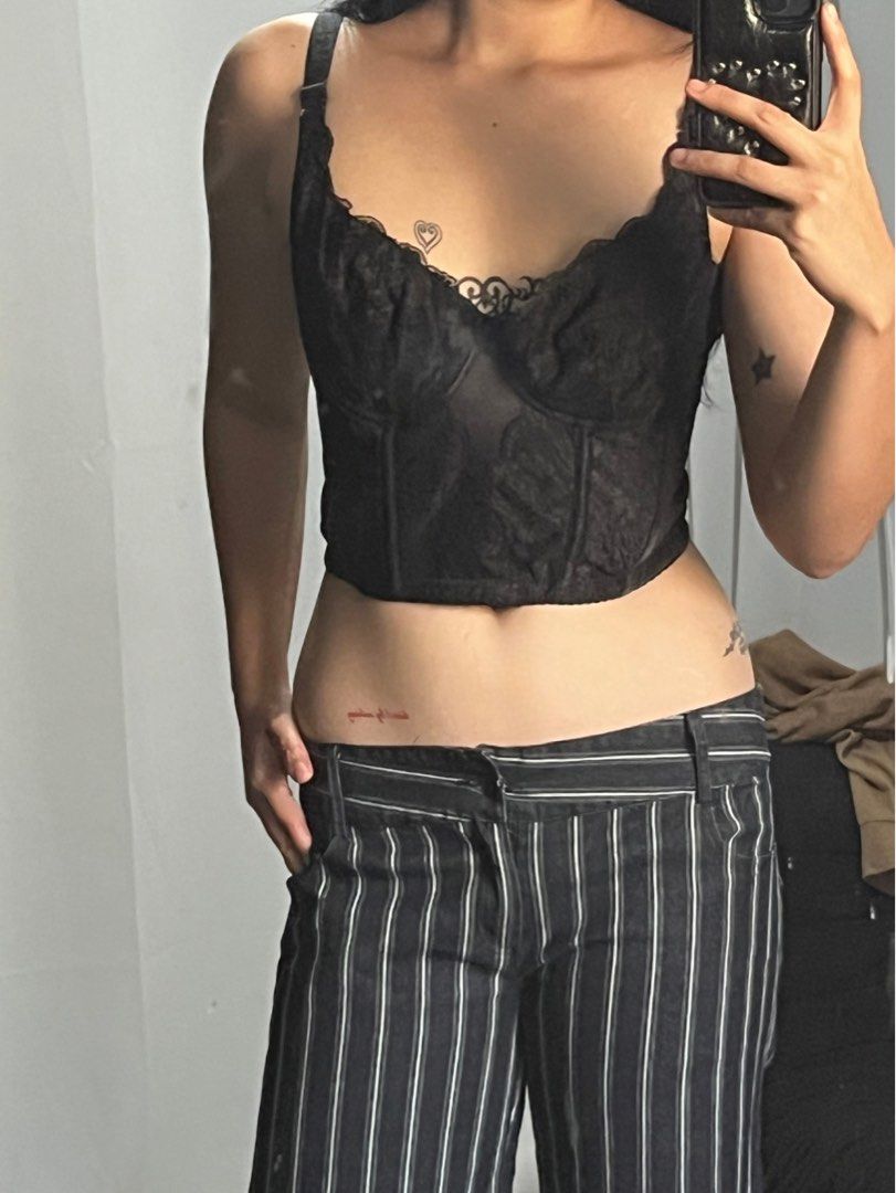Black corset bustier top (Category: Others Tops) located in Bulacan. Submitted by _lokaa (Listing ID 1464674252, Image 2). Description: no flaws keri sa small basta b cup bust line-32-36” waistline-25-30”.
