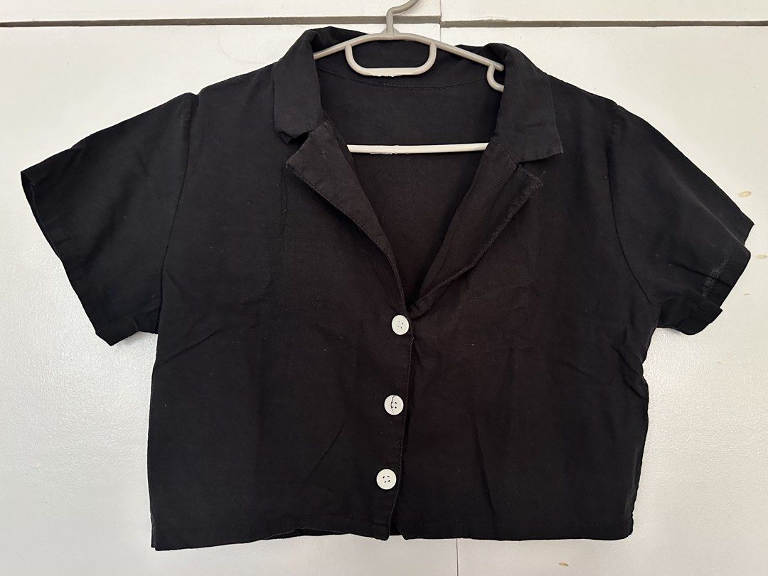 Black Cropped Top (Category: Others Tops) located in Paranaque City. Submitted by preloveeed890 (Listing ID 1464657591, Image 1). Description: .