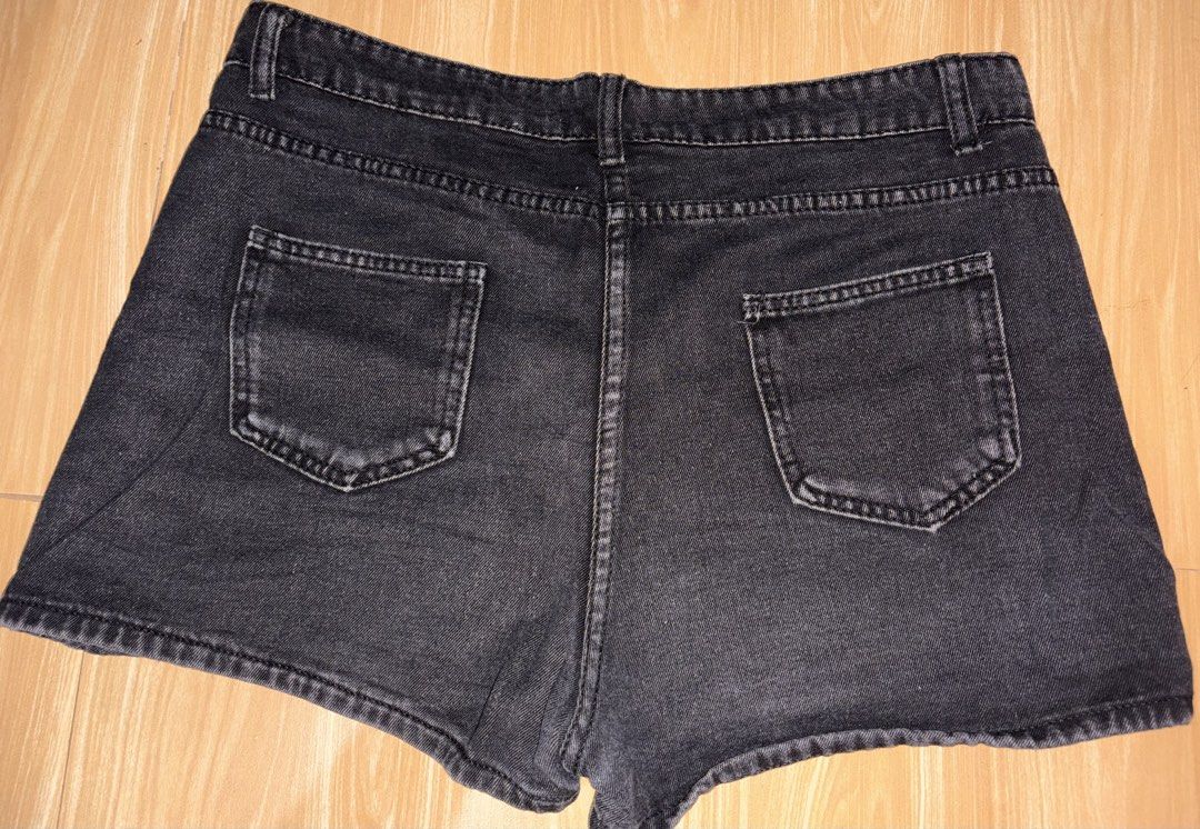 Black Denim Shorts (Category: Shorts) located in Caloocan City. Submitted by stella_mari27 (Listing ID 1464657575, Image 2). Description: - Classic black denim shorts - High-waisted style - Two front pockets and two back pockets - Zipper and button closure - Frayed hem detail - Ideal for casual wear.