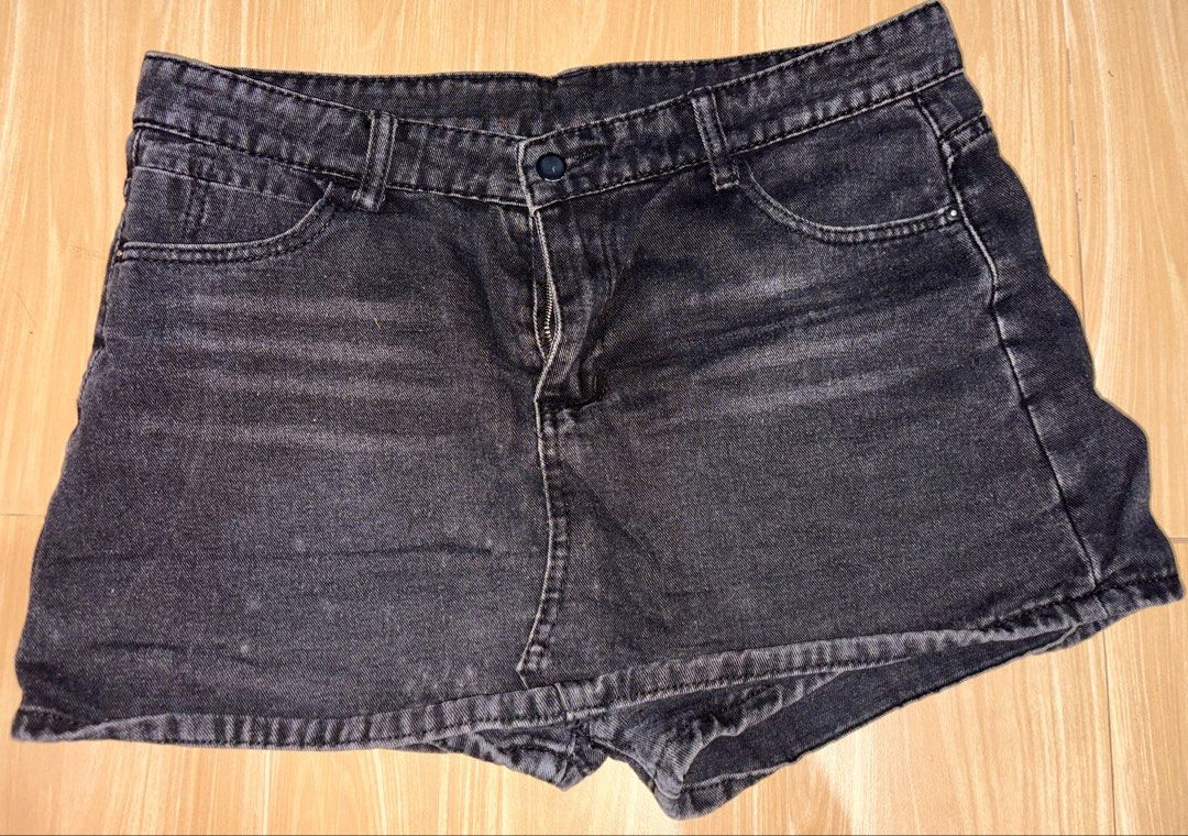 Black Denim Shorts (Category: Shorts) located in Caloocan City. Submitted by stella_mari27 (Listing ID 1464657575, Image 1). Description: - Classic black denim shorts - High-waisted style - Two front pockets and two back pockets - Zipper and button closure - Frayed hem detail - Ideal for casual wear.