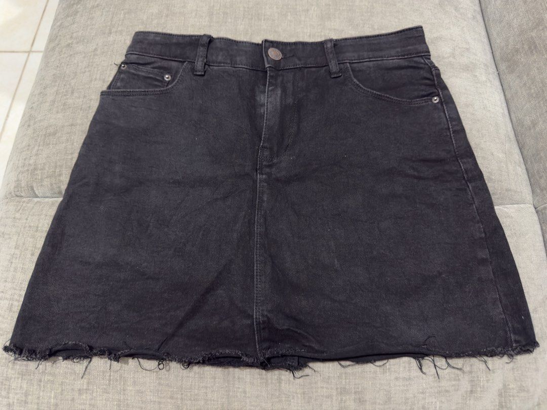 Black Denim Skirt Raw Hem (Category: Skirts) located in Taguig. Submitted by marietimebiscuit (Listing ID 1464725669, Image 1). Description: Black denim skirt with a raw distressed hem. High-waisted style with front and back pockets, belt loops, and a button fly closure. Classic dark wash versatile piece. Great wardrobe basic that pairs easily with tees and boots..