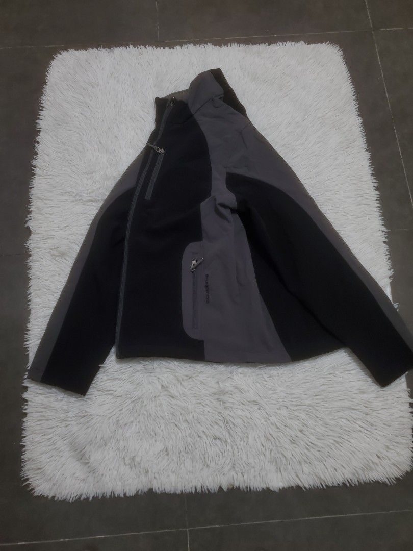 Black Diamond Fleece Jacket M/M (Category: Coats, Jackets and Outerwear) located in Manila. Submitted by royalrabbit.7b2a11 (Listing ID 1464627454, Image 1). Description: - Black Diamond Fleece Jacket - Color: Grey and Black Color Blocking - Features: Full zip front, zippered pockets - Size: Medium (M) - Ideal for: Outdoor activities, casual wear - Origin: Made in Vietnam.