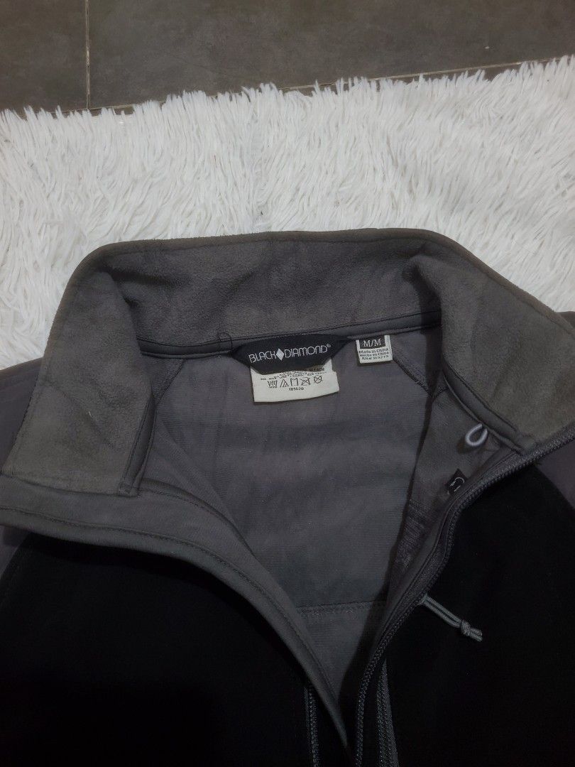 Black Diamond Fleece Jacket M/M (Category: Coats, Jackets and Outerwear) located in Manila. Submitted by royalrabbit.7b2a11 (Listing ID 1464627454, Image 3). Description: - Black Diamond Fleece Jacket - Color: Grey and Black Color Blocking - Features: Full zip front, zippered pockets - Size: Medium (M) - Ideal for: Outdoor activities, casual wear - Origin: Made in Vietnam.