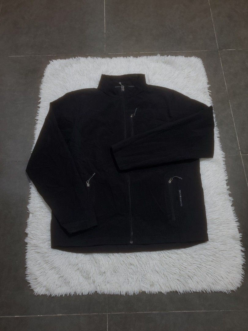 Black Diamond Softshell Jacket XXL (Category: Coats, Jackets and Outerwear) located in Manila. Submitted by royalrabbit.7b2a11 (Listing ID 1464627331, Image 2). Description: - Black Diamond softshell jacket - Size XXL - Full zip front - Zippered pockets - Ideal for outdoor activities - Care instructions available on tag.