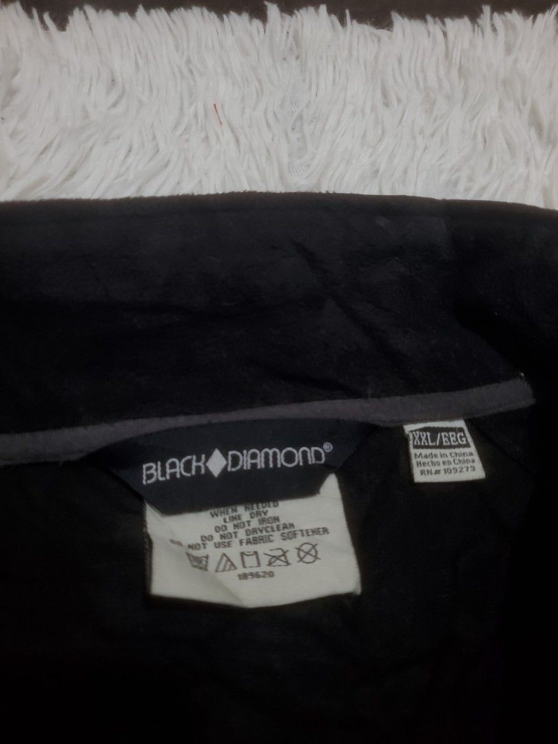 Black Diamond Softshell Jacket XXL (Category: Coats, Jackets and Outerwear) located in Manila. Submitted by royalrabbit.7b2a11 (Listing ID 1464627331, Image 3). Description: - Black Diamond softshell jacket - Size XXL - Full zip front - Zippered pockets - Ideal for outdoor activities - Care instructions available on tag.