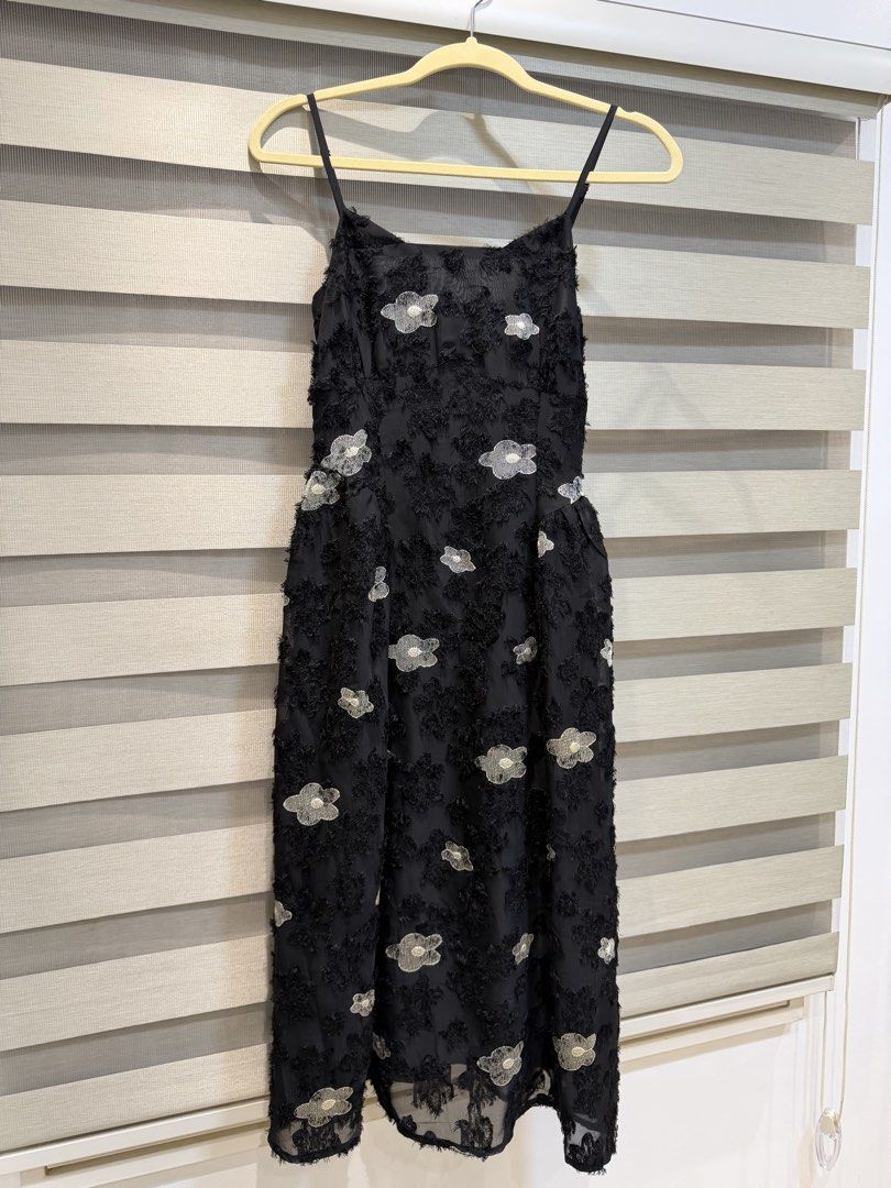 Black dress (Category: Dresses) located in Quezon City. Submitted by luxycatqueen (Listing ID 1464643911, Image 1). Description: .