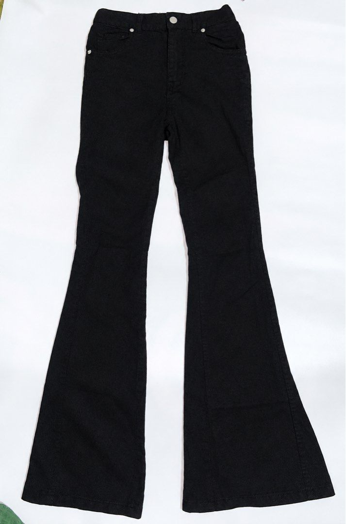 Black Flared Pants (Category: Jeans) located in Carmen. Submitted by chillaxartfinds (Listing ID 1464580770, Image 2). Description: .