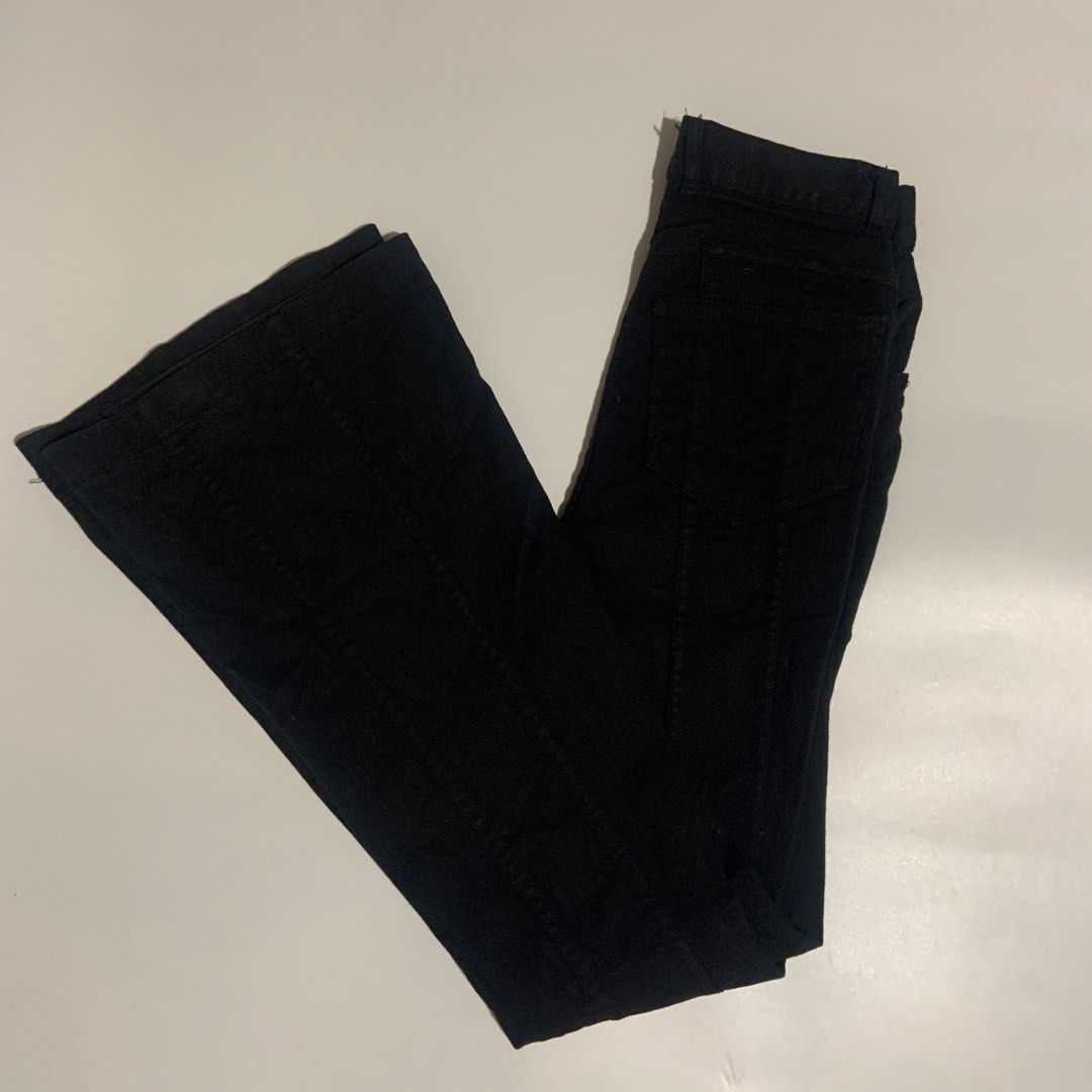 Black Flared Pants (Category: Jeans) located in Carmen. Submitted by chillaxartfinds (Listing ID 1464580770, Image 1). Description: .