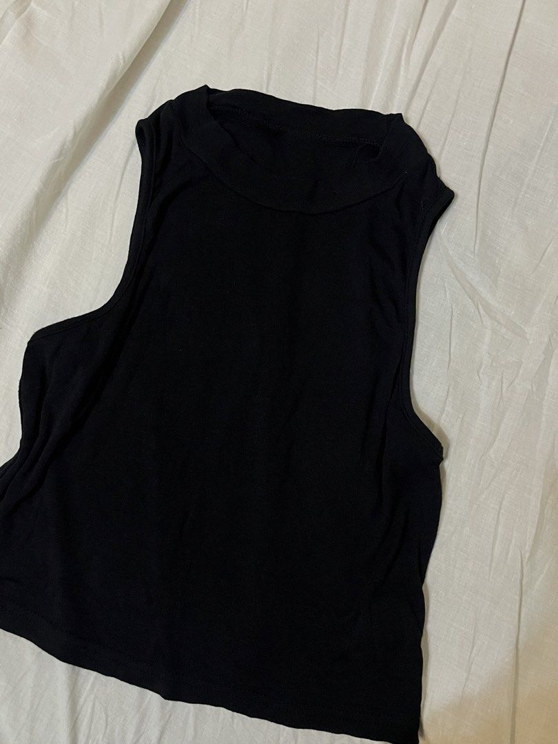 Black Halter and High Neck Crop Tops Bundle (Category: Sleeveless) located in Taguig. Submitted by lovestoreph (Listing ID 1464714332, Image 1). Description: - Bundle deal: 2 essential black crop tops for the price of one! - Top 1: Classic high mock neck, sleeveless design - Top 2: Chic halter neck with adjustable back tie straps - Material: Super soft, breathable, and stretchy jersey fabric - Styling: Solid black color, perfect for layering or s