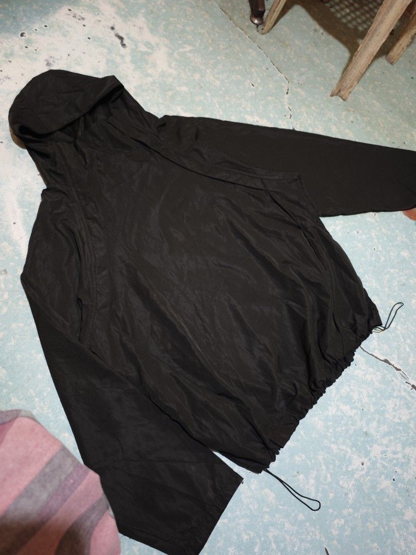 Black Hooded wind brake Jacket (Category: Coats, Jackets and Outerwear) located in Calauag. Submitted by erv_1n (Listing ID 1464604844, Image 2). Description: 24x28 No issue.