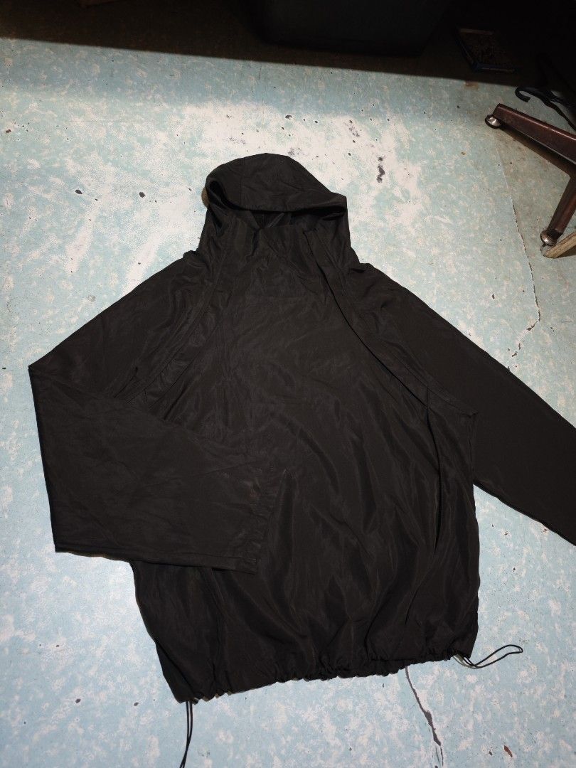 Black Hooded wind brake Jacket (Category: Coats, Jackets and Outerwear) located in Calauag. Submitted by erv_1n (Listing ID 1464604844, Image 1). Description: 24x28 No issue.
