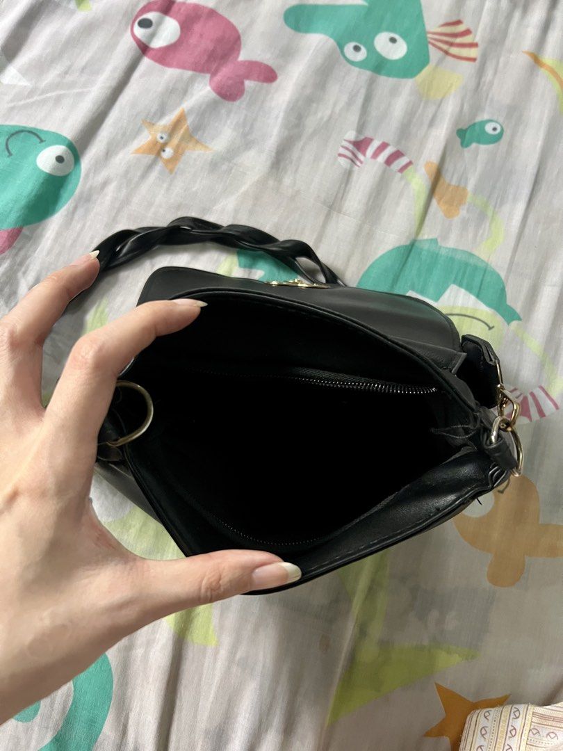 Black Kili Bag (Category: Cross-body Bags) located in Marikina City. Submitted by itsquake (Listing ID 1464664338, Image 2). Description: No issue.