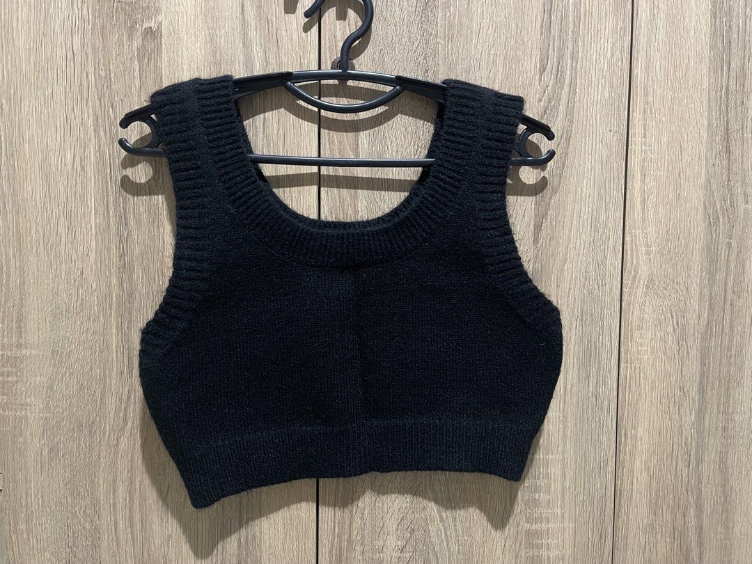 Black Knit Cropped Vest (Category: Sleeveless) located in Manila. Submitted by preloveditems_jem (Listing ID 1464664852, Image 3). Description: Black knit vest. Cropped style with a wide neckline. Sleeveless design. Looks cozy and can be layered over shirts or worn on its own. Good for casual outfits..