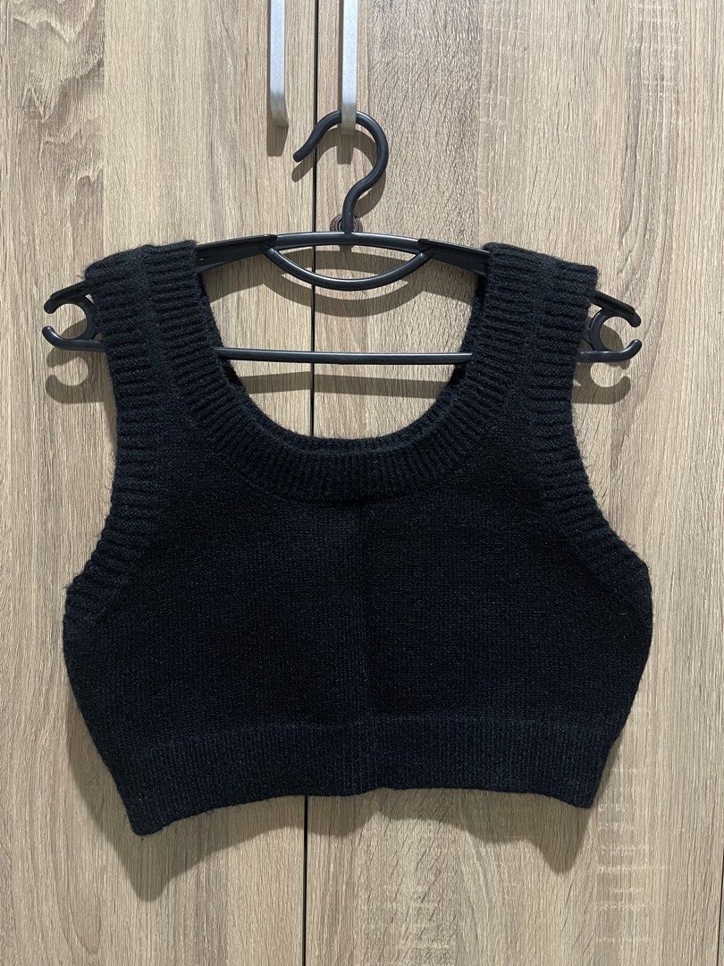 Black Knit Cropped Vest (Category: Sleeveless) located in Manila. Submitted by preloveditems_jem (Listing ID 1464664852, Image 1). Description: Black knit vest. Cropped style with a wide neckline. Sleeveless design. Looks cozy and can be layered over shirts or worn on its own. Good for casual outfits..