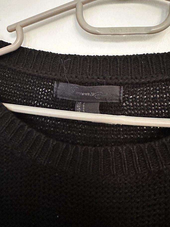 Black Knitted Longsleeves (Category: Longsleeves) located in Paranaque City. Submitted by preloveeed890 (Listing ID 1464678854, Image 2). Description: .