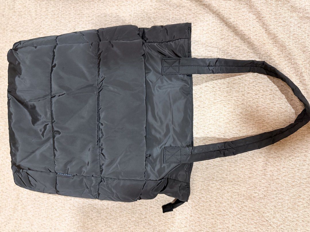 Black Puffer Tote Bag (Category: Tote Bags) located in Baguio. Submitted by youngpenguin_24b720 (Listing ID 1464583659, Image 3). Description: - Stylish black puffer tote bag - Secure zip closure on top - Comfortable carrying handles - Convenient outer pockets - Very spacious interior - Ideal for everyday errands or travel adventures.