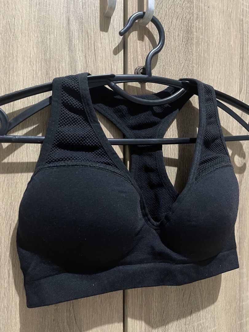 Black Racerback Sports Bra (Category: Activewear) located in Manila. Submitted by preloveditems_jem (Listing ID 1464663813, Image 2). Description: Black sports bra with a racerback design. Seamless construction for comfort. Mesh detailing on the straps and back. Good support for workouts. Suitable for various activities..