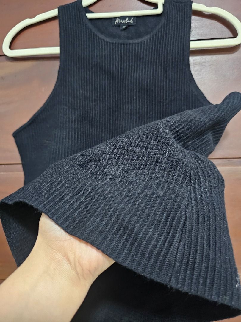 Black ribbed knit tank top (Category: Sleeveless) located in Los Banos. Submitted by itsmecathey (Listing ID 1464753819, Image 3). Description: Best fit M-L.