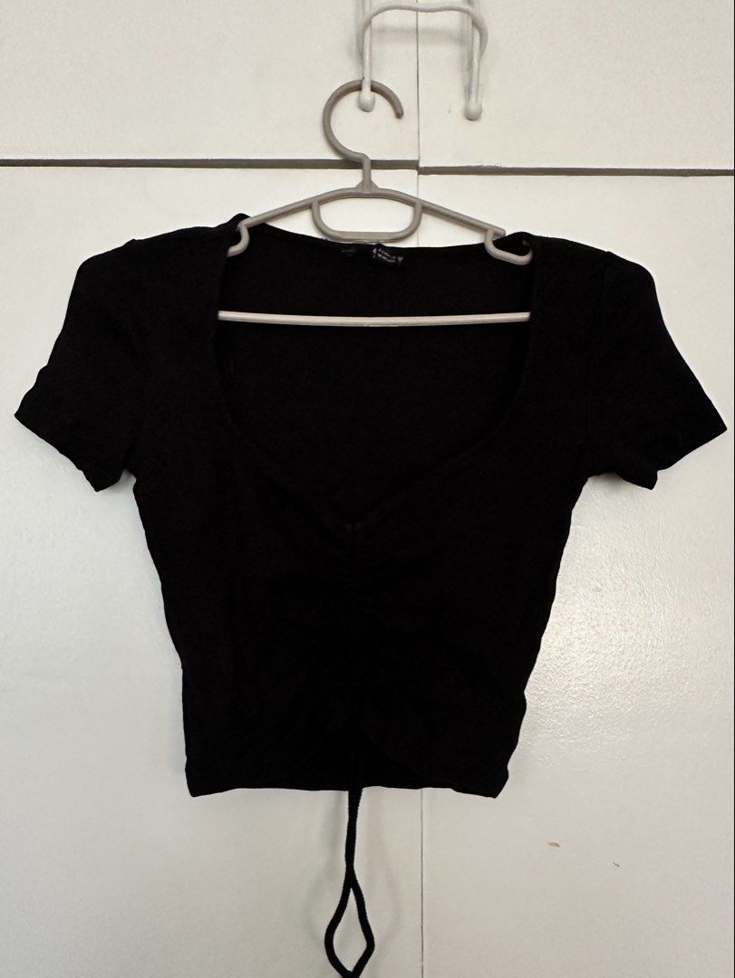 Black Ruched Top (Category: Others Tops) located in Paranaque City. Submitted by preloveeed890 (Listing ID 1464655506, Image 1). Description: .