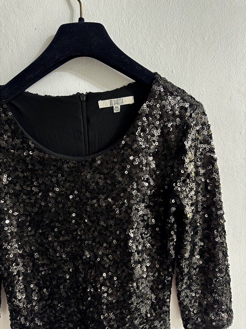 Black Sequin Evening Dress (Category: Evening dresses & gowns) located in Paranaque City. Submitted by simplylizzy (Listing ID 1464678158, Image 2). Description: 3rd photo for reference.